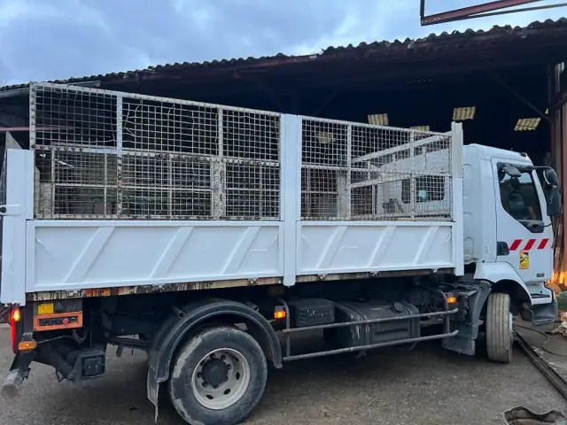 Camion ingé bois équipé pour la livraison de bois